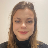 Headshot of Anna Flynn.